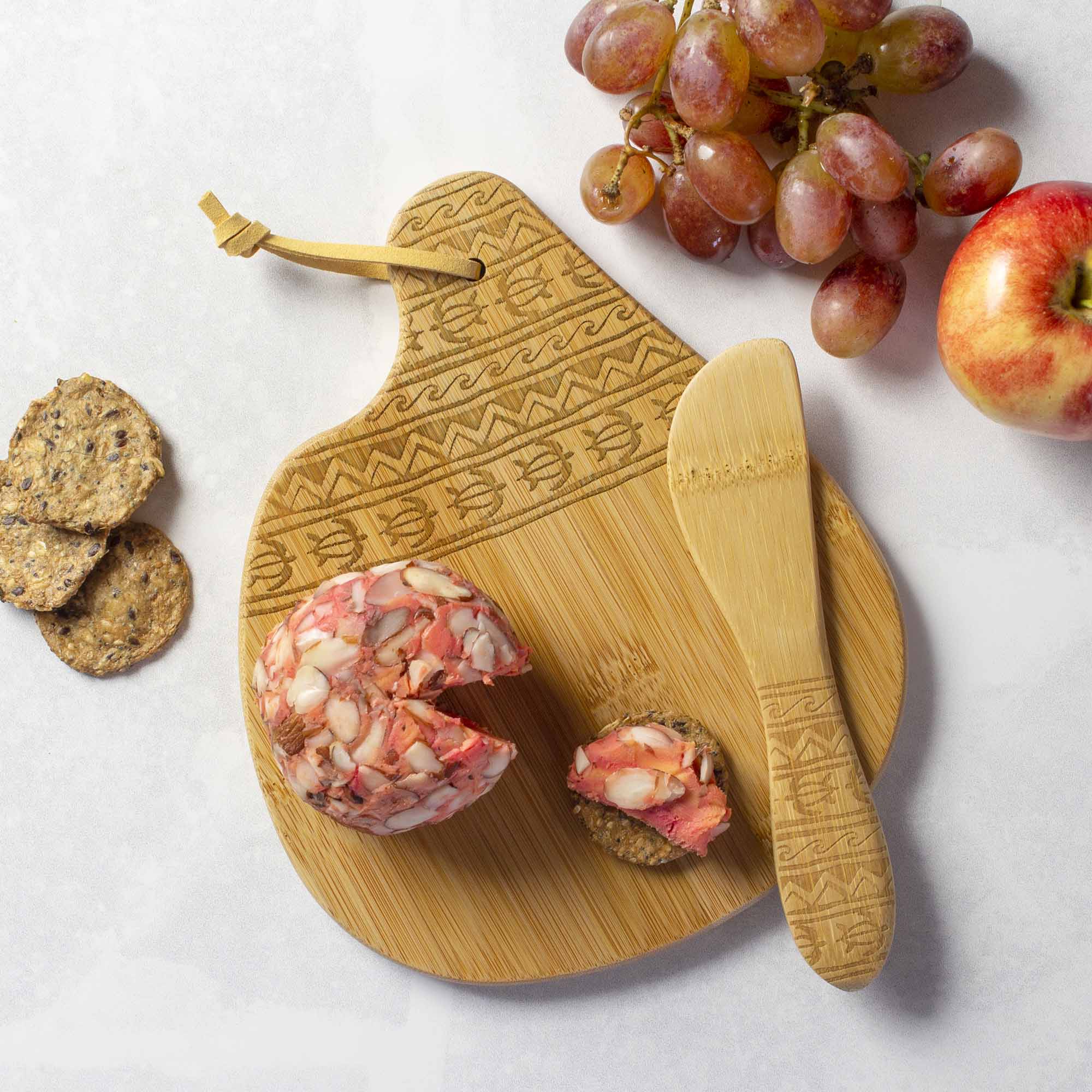 "Tonga" Serving Board with Spreader Knife, 7-1/8" x 8-1/2"